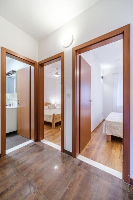 Peters Apartment Sutivan ภายนอก รูปภาพ
