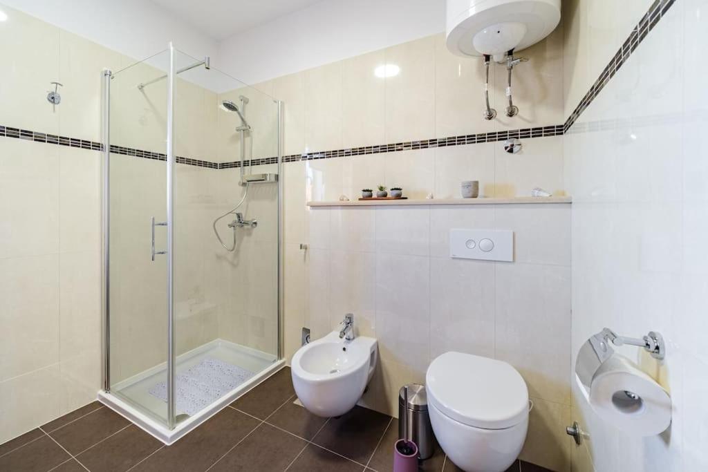 Peters Apartment Sutivan ภายนอก รูปภาพ